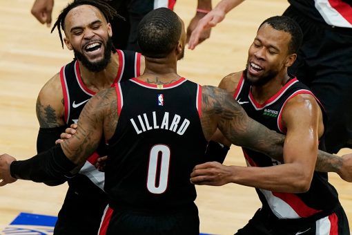 Damian Lillard nails buzzer-beating 3-pointer to give Trail Blazers victory in final seconds