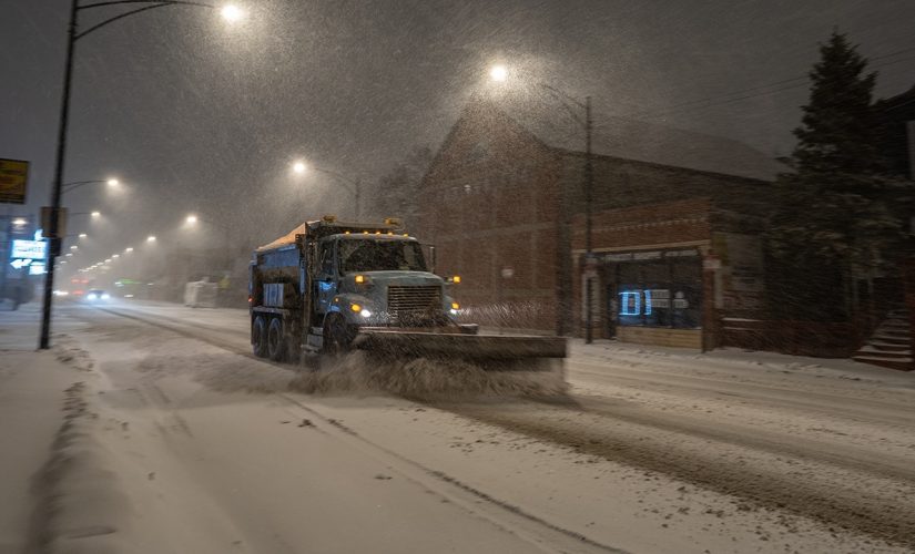Slow-moving snow storm slams Midwest as Mid-Atlantic, Northeast braces