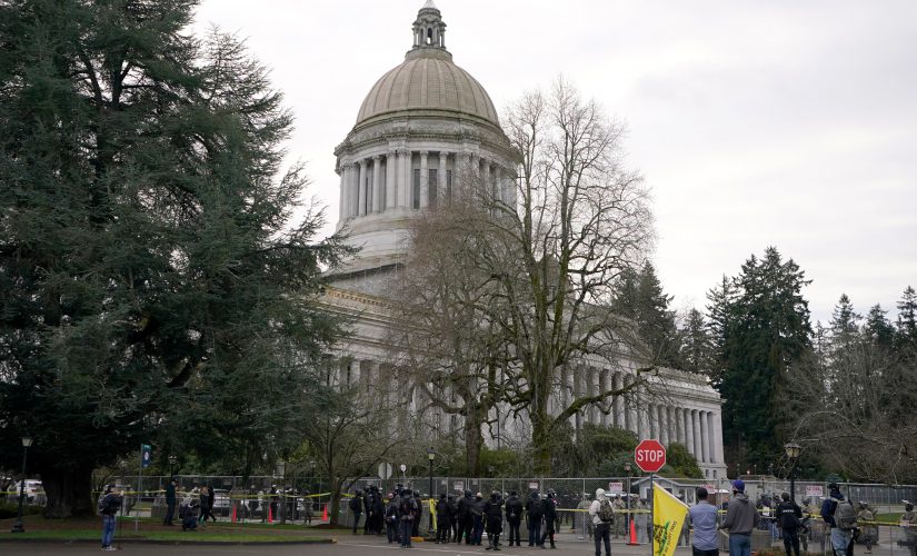 Washington man sues to restore public access to state capitol