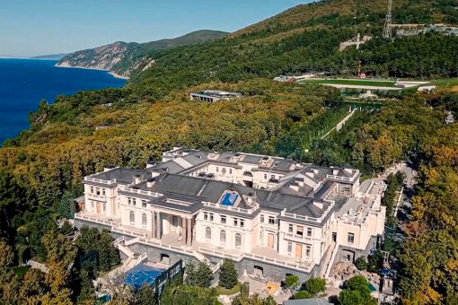 Documentary alleging opulent Putin palace gets 100M views