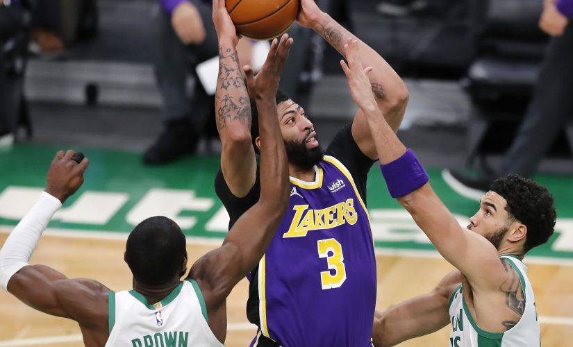 Anthony Davis scores 27, Lakers hold off Celtics 96-95