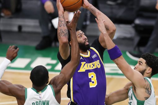 Anthony Davis scores 27, Lakers hold off Celtics 96-95