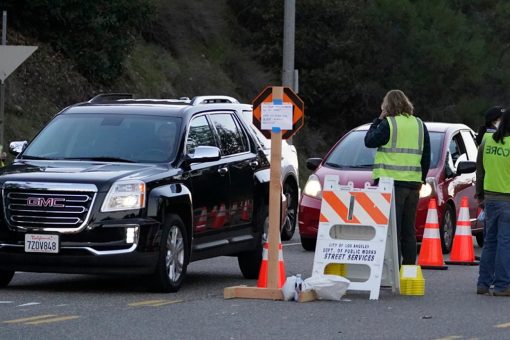 Anti-vaccine protesters temporarily shut down COVID-19 vaccine site