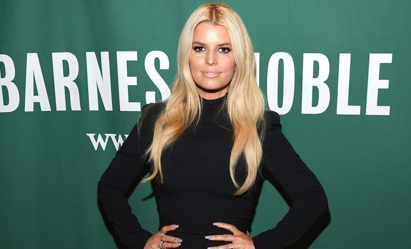 Jessica Simpson shares makeup-free selfie with daughter Birdie Mae: ‘Tongue twister’