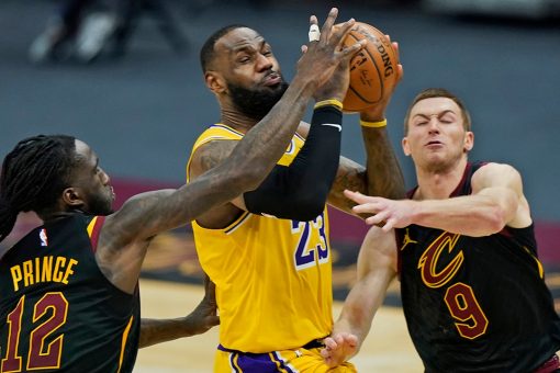 NBA fan’s ‘LeBron James is a racist’ shirt, incident with security leads to removal during game: report