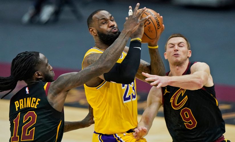 NBA fan’s ‘LeBron James is a racist’ shirt, incident with security leads to removal during game: report