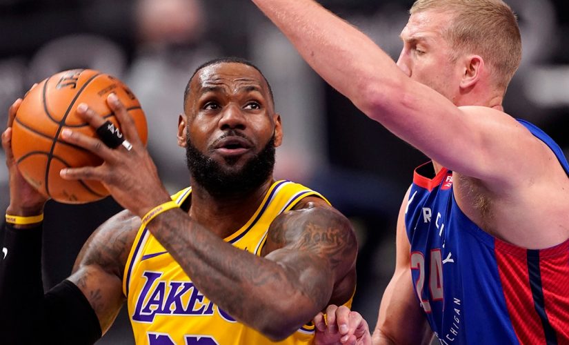 With Davis out, Lakers fall to Pistons 107-92