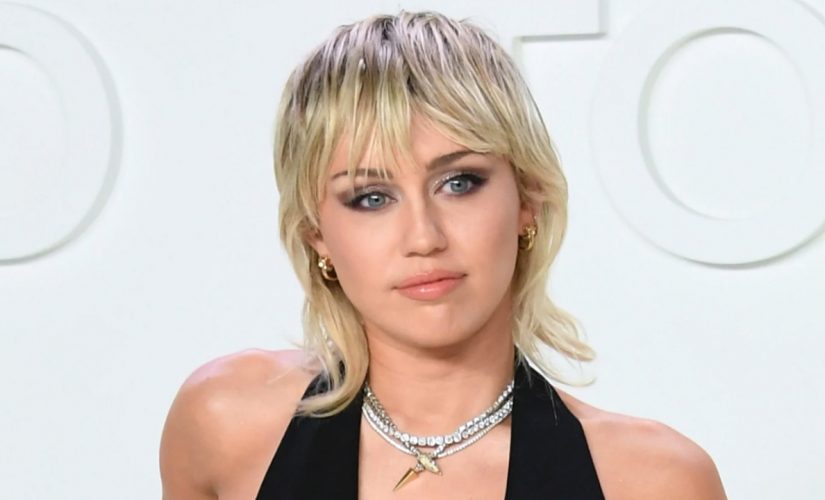 Miley Cyrus covers Mazzy Star’s ‘Fade into You’ in latest performance