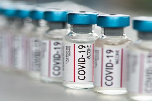 Top epidemiologist urges single doses of COVID-19 vaccine