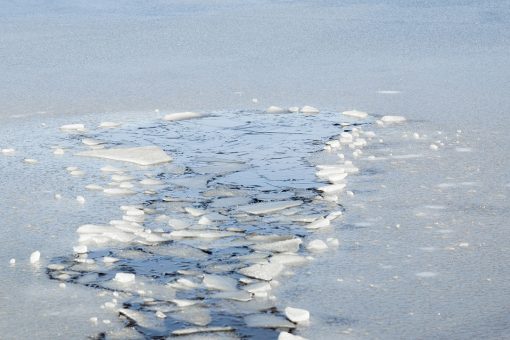 Minnesota ice fishermen rescued by fellow angler after truck falls into frozen lake