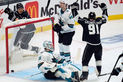 Comtois scores in 3rd as Gibson, Ducks blank Vegas 1-0