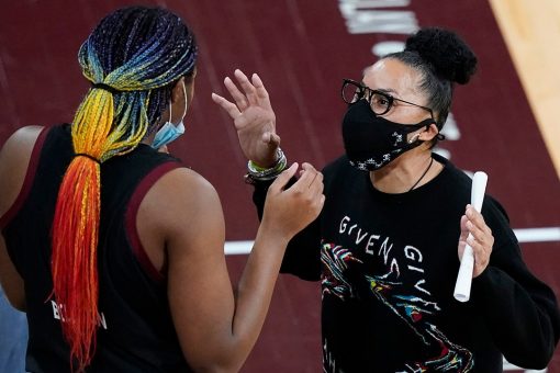 South Carolina returns to top of women’s basketball poll