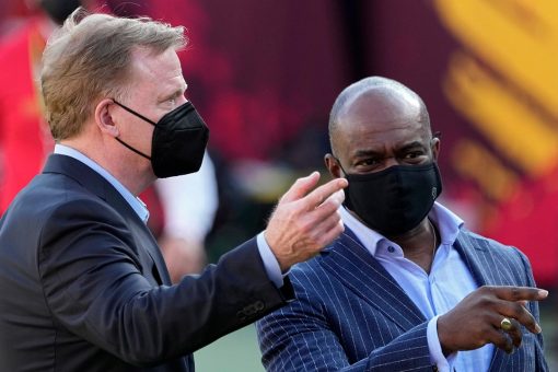 Roger Goodell slammed by football fans for not wearing mask during Super Bowl LV trophy presentation