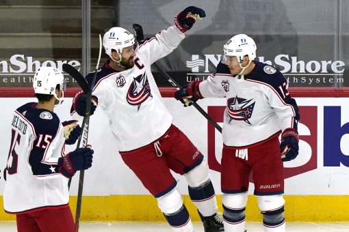 Blue Jackets use 4-goal third period to beat Blackhawks 6-5