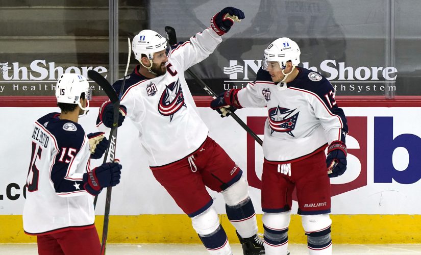 Blue Jackets use 4-goal third period to beat Blackhawks 6-5