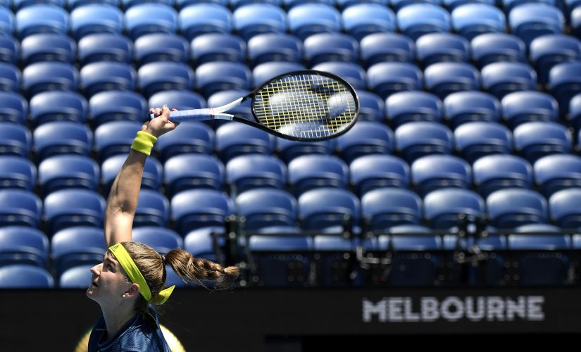 Australian Open goes quiet as lockdown keeps crowds away