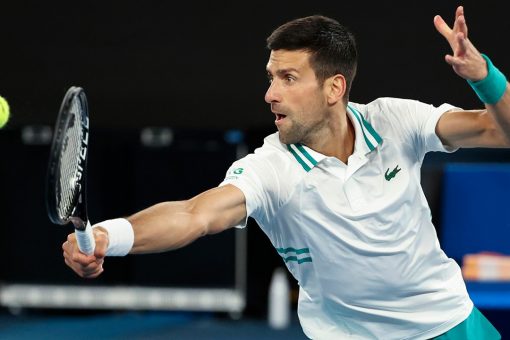 Injured Djokovic advances to quarters at Australian Open