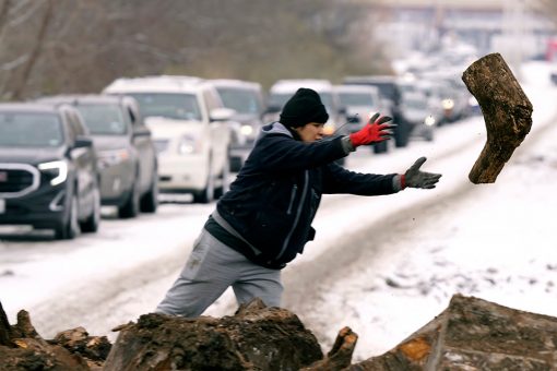 LIVE UPDATES: Texans running low on oxygen, millions without power as winter storms continue