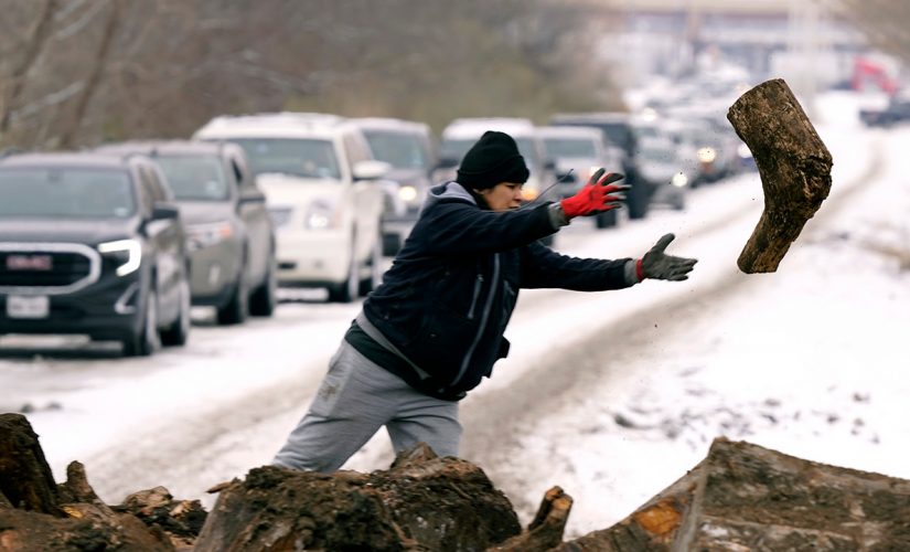 LIVE UPDATES: Texans running low on oxygen, millions without power as winter storms continue