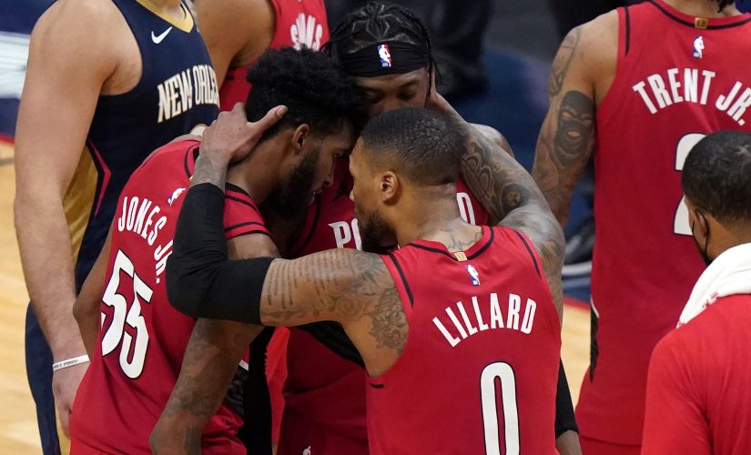 Lillard has 43, go-ahead score as Blazers edge Pelicans