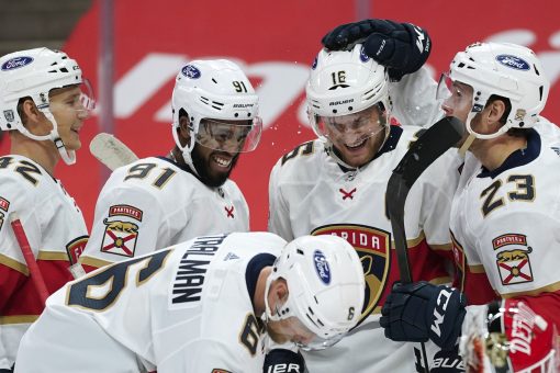 Patric Hornqvist scores twice, Panthers rout Red Wings 7-2