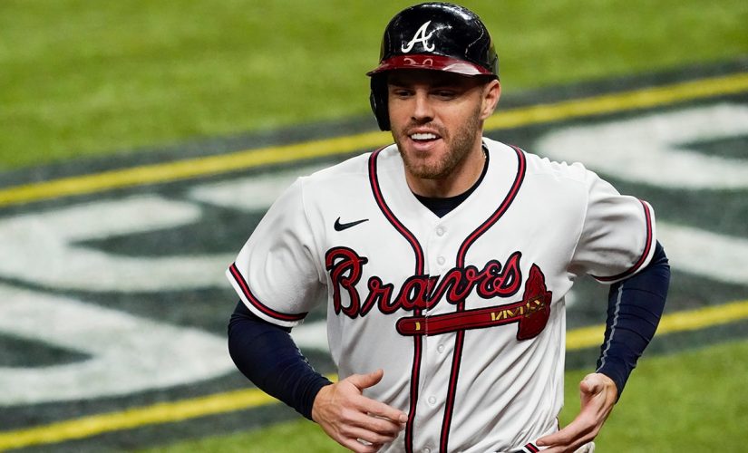 NL MVP Freeman delayed to Braves camp by birth of twin boys