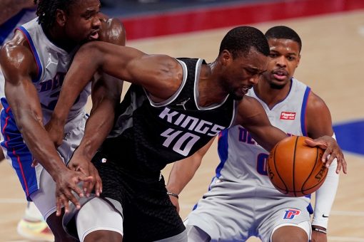 Kings snap skid, top Pistons 110-107 in strange finish