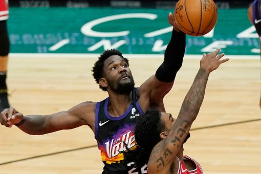 Devin Booker, Deandre Ayton help Suns rally to beat Bulls