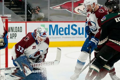 Avalanche hold on in final seconds for 3-2 win over Coyotes