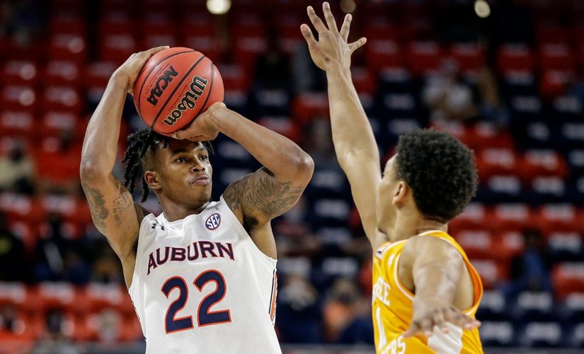 Flanigan scores 23, leads Auburn past No. 25 Tennessee 77-72