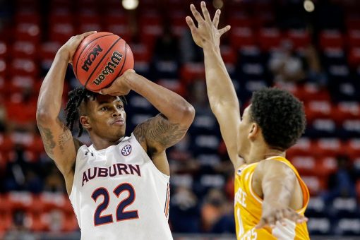 Flanigan scores 23, leads Auburn past No. 25 Tennessee 77-72
