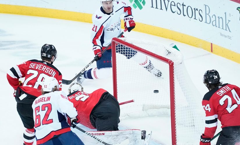 Washington Capitals take 3-0 lead, beat NJ Devils 5-2