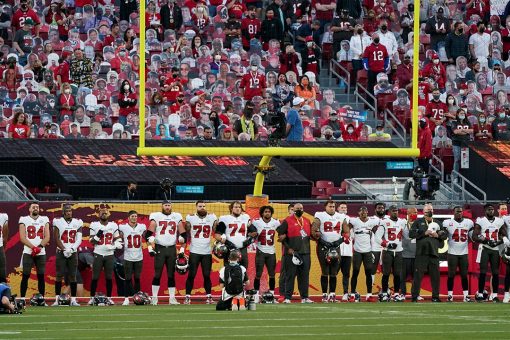Chiefs, Bucs players lock arms during ‘Lift Ev’ry Voice and Sing’ rendition before Super Bowl LV kickoff