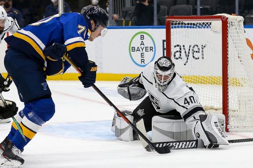 Petersen helps Kings beat Blues 2-1 for 6th straight win