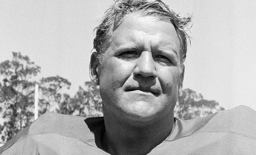 Charlie Krueger, longtime star tackle for 49ers, dies at 84