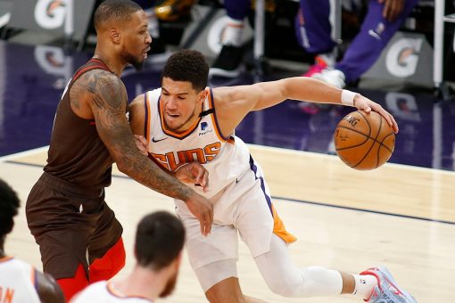 Booker scores 34, Suns roll to 132-100 win over Blazers