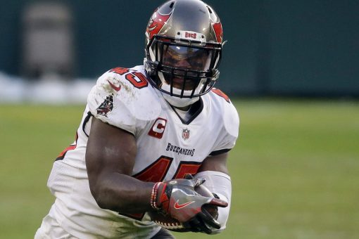 Chiefs’ Travis Kelce gives stark scouting report on Bucs’ Devin White: ‘He’s a mad man back there’