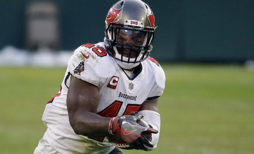 Chiefs’ Travis Kelce gives stark scouting report on Bucs’ Devin White: ‘He’s a mad man back there’
