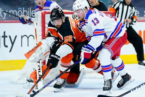 Giroux, Flyers top Rangers 4-3 despite Kreider hat trick