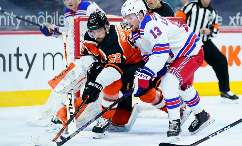 Giroux, Flyers top Rangers 4-3 despite Kreider hat trick