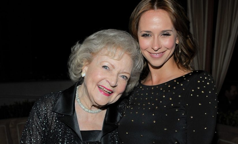 Jennifer Love Hewitt talks Betty White friendship, recalls ‘super drunk’ night out with star: ‘She’s the best’