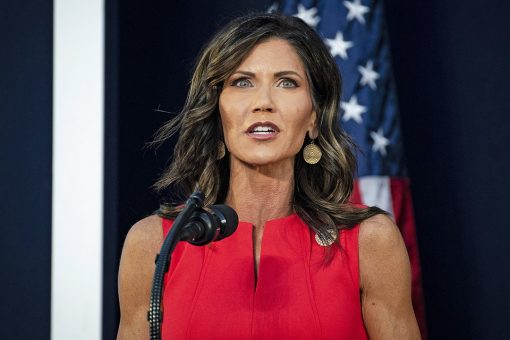 South Dakota Gov. Noem blasts Fauci, contrasts her COVID measures with Cuomo