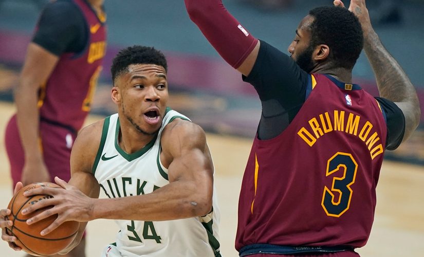 Giannis scores 33 to lead Bucks past Cavaliers to start trip