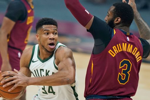 Giannis scores 33 to lead Bucks past Cavaliers to start trip