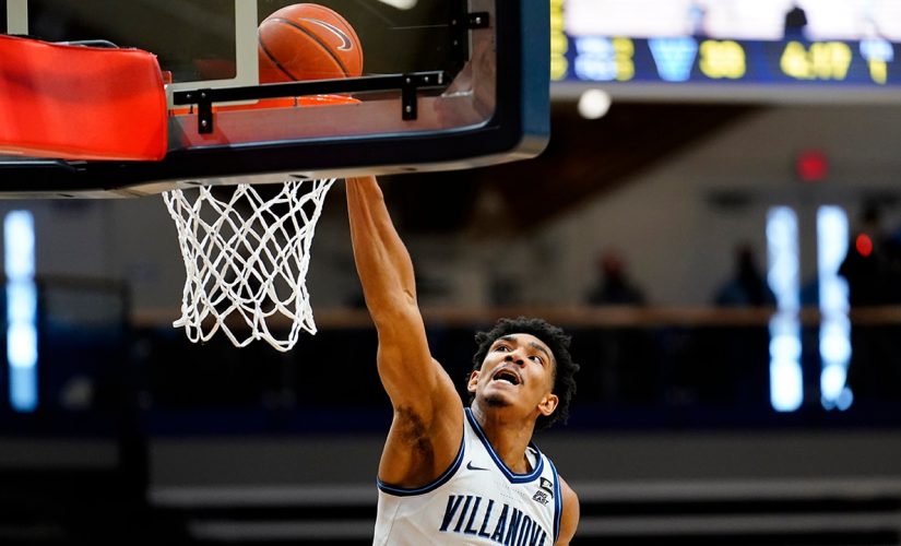 Samuels scores 32, leads No. 3 Villanova over Georgetown
