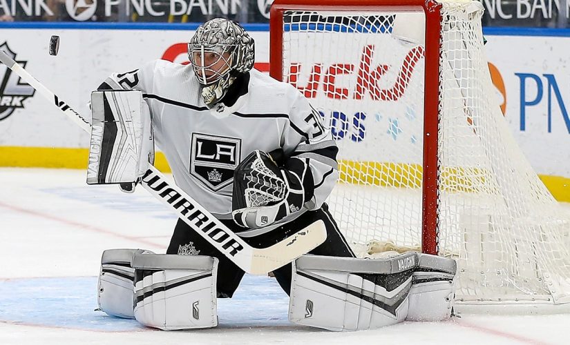 Quick earns 54th career shutout, Kings beat Blues 3-0