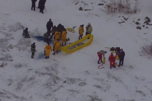 Cleveland Coast Guard rescues 10 people stranded on ice floe near park