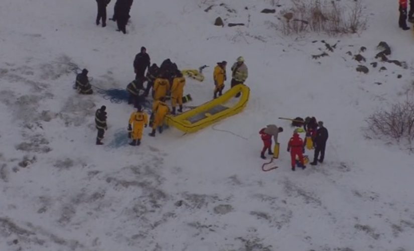 Cleveland Coast Guard rescues 10 people stranded on ice floe near park