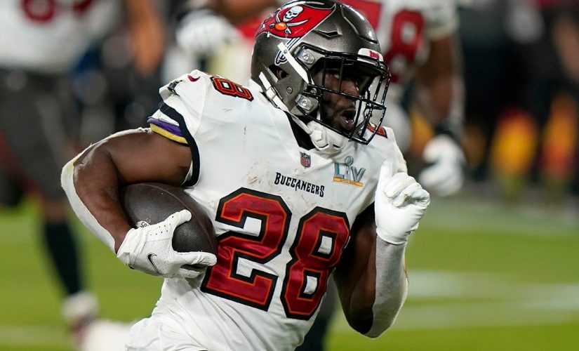 Bucs’ Leonard Fournette reveals Tom Brady’s nightly 3-word affirmation leading up to Super Bowl LV