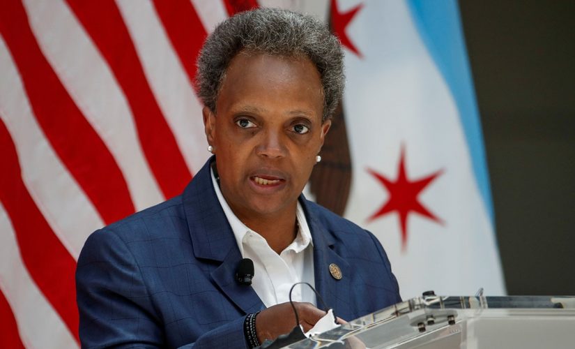 Chicago students to return to classroom as Lightfoot reaches ‘tentative agreement’ with teachers union